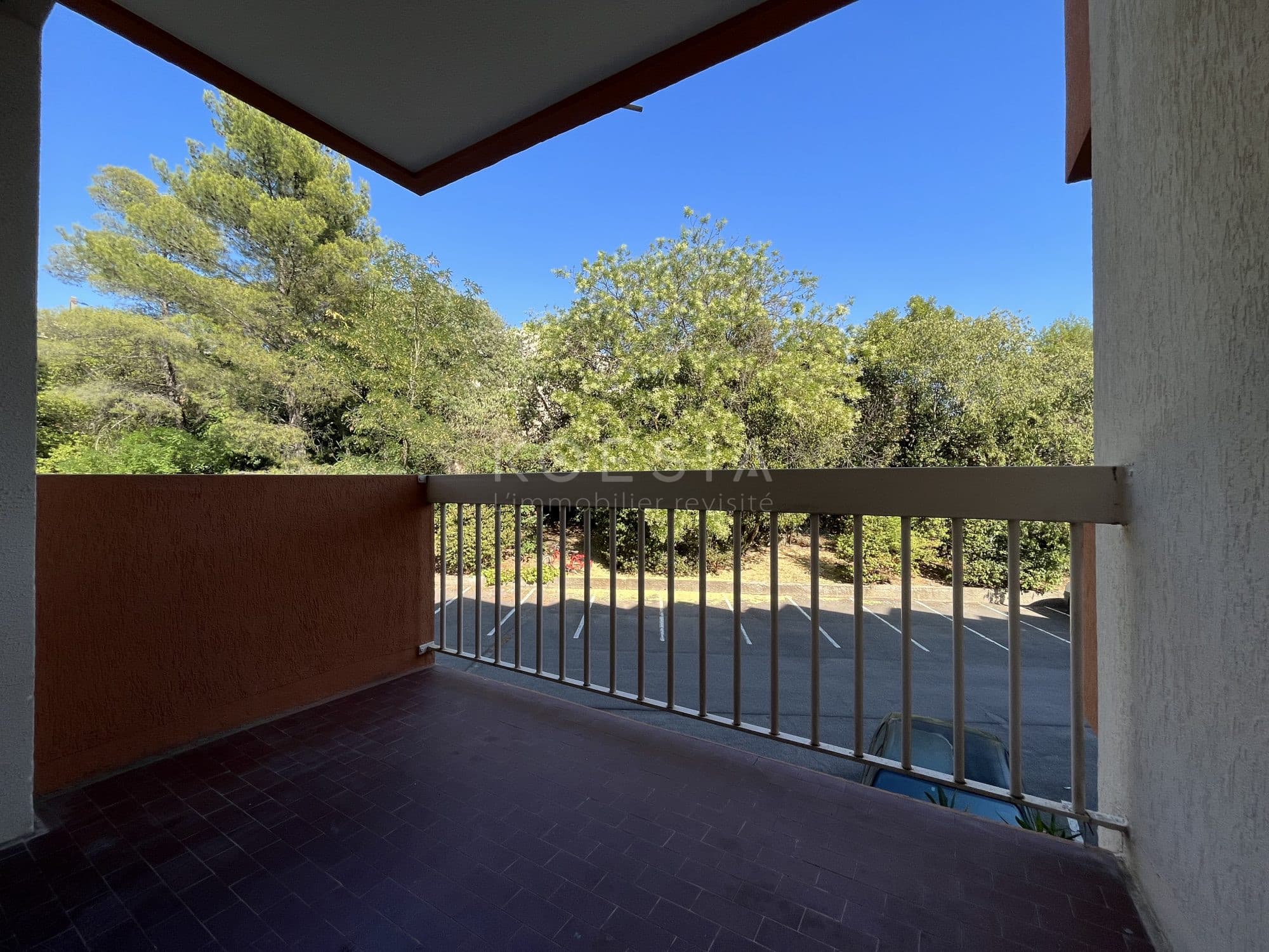 STUDIO 23m² + CAVE ET PARKING - PAUl VA