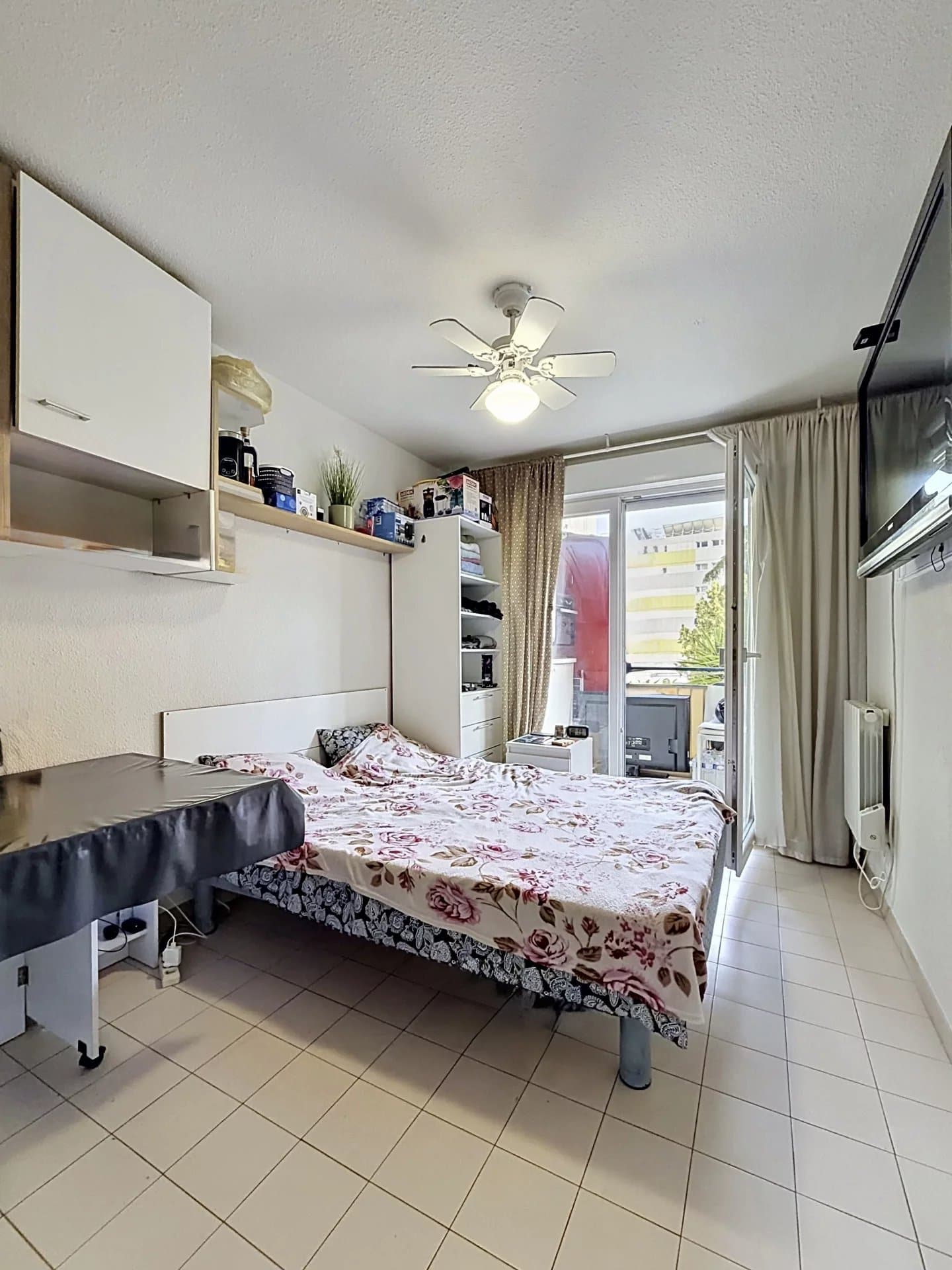 STUDIO AVEC BALCON RIQUIER