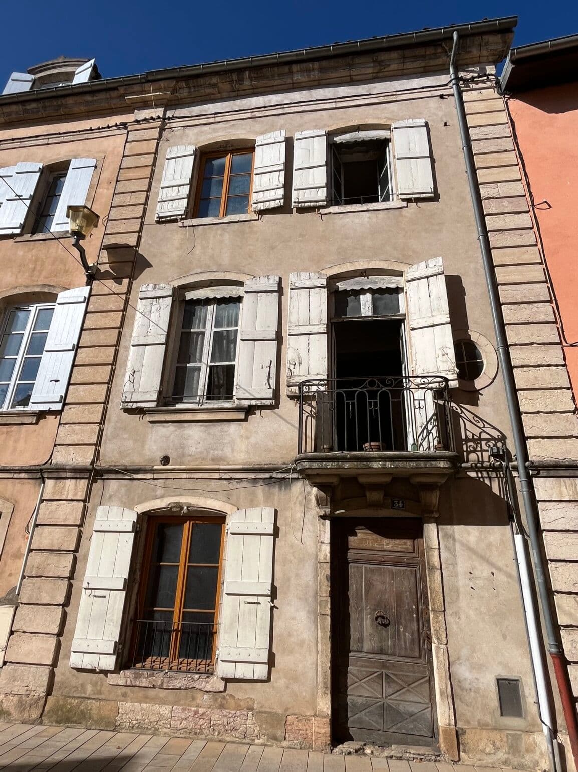 Immeuble de caractère à rénover – Fort potentiel au cœur de Tournus