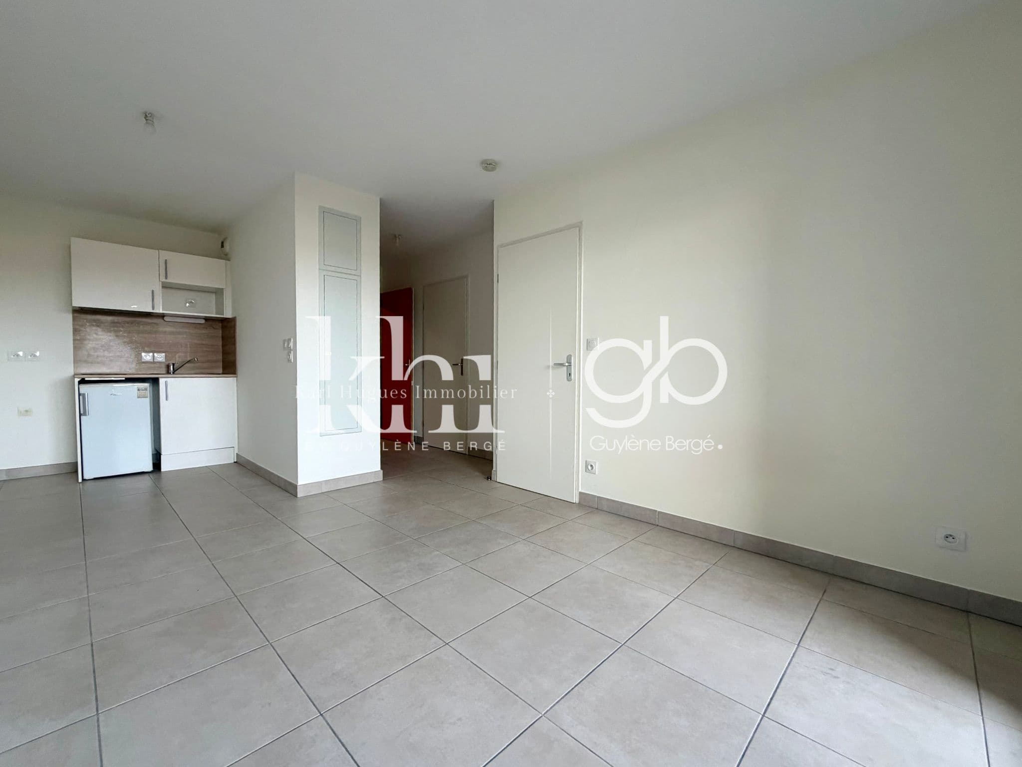 Appartement 2 pièces avec terrasse et box, libre d'occupant