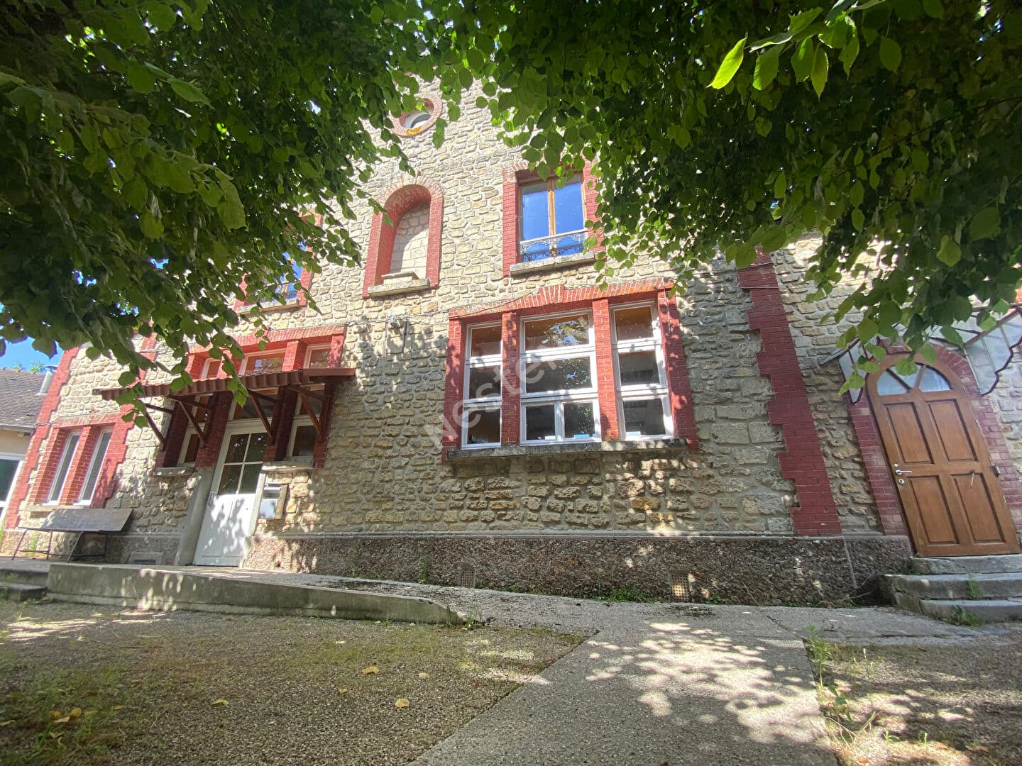 Bien immobilier à rénover à Cormeilles En Vexin 784m²