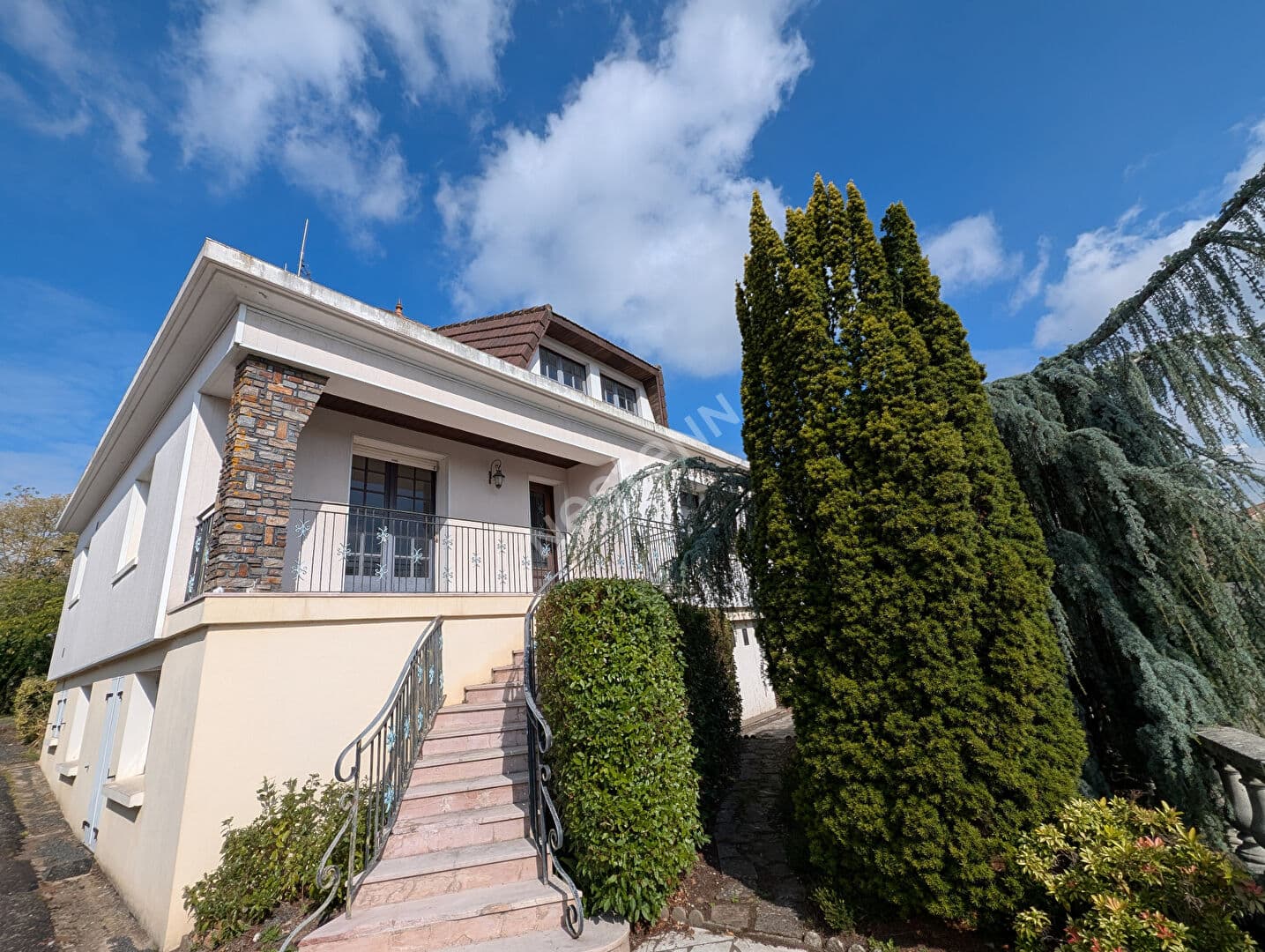 Maison à rénover à Montreverd 214m²