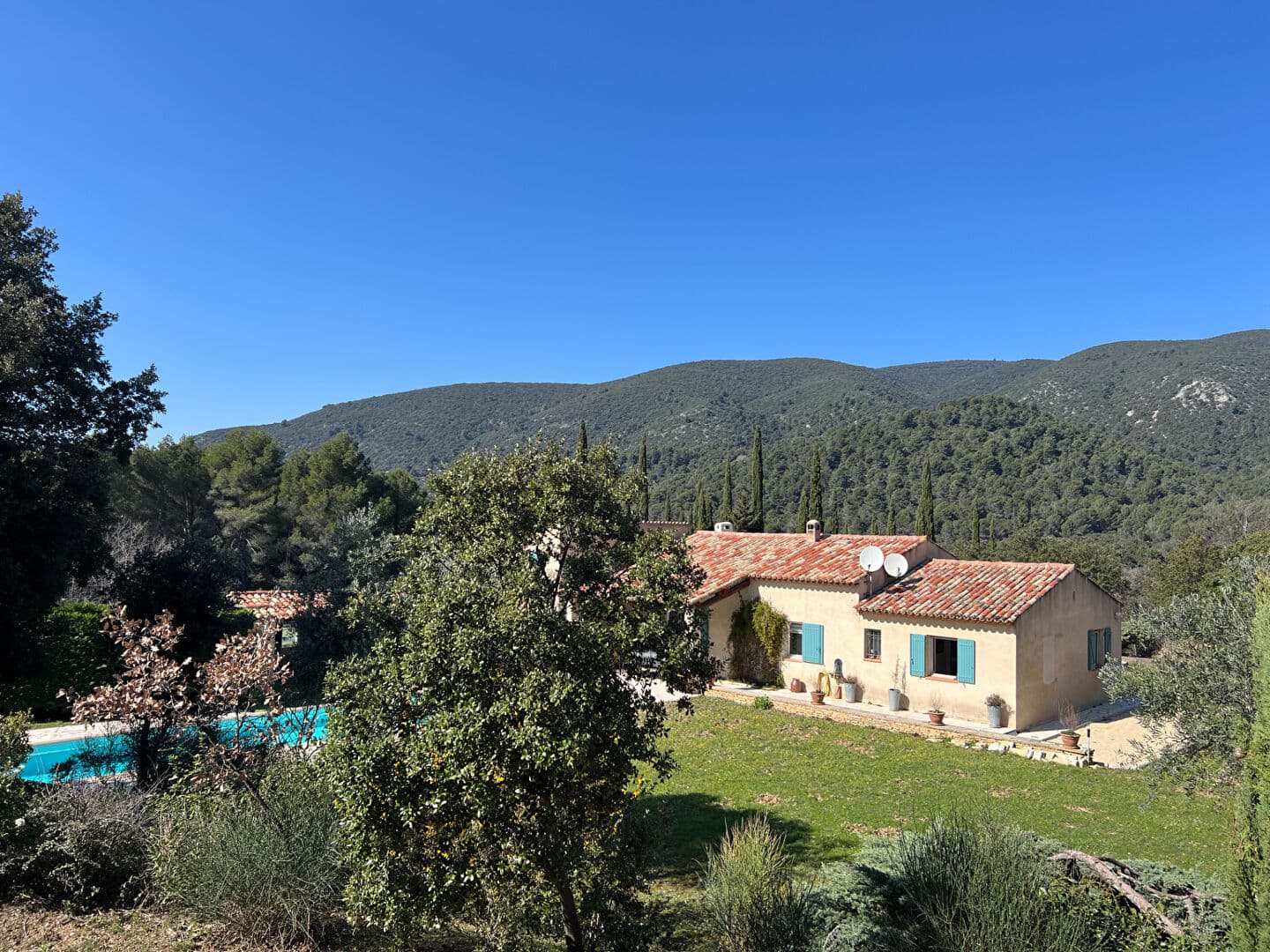 Maison à vendre à Vaugines 216m²