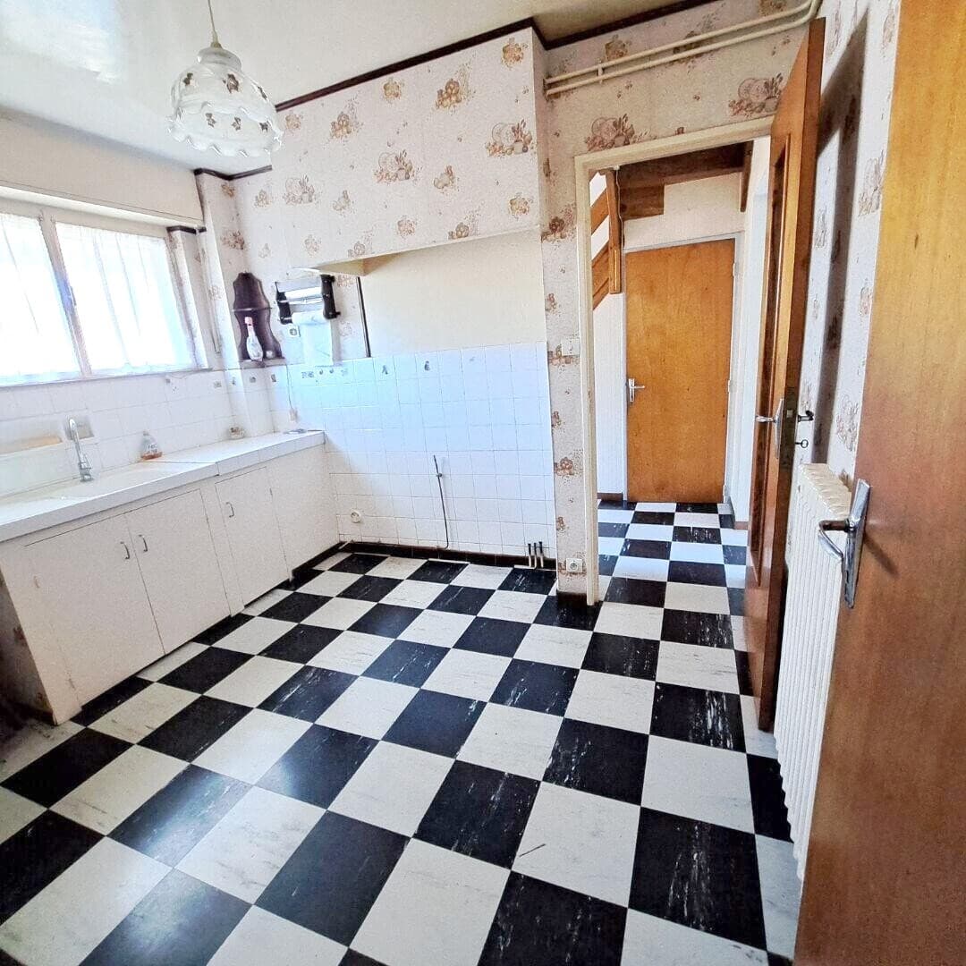 Maison à rénover à Villeneuve D Olmes 78m²