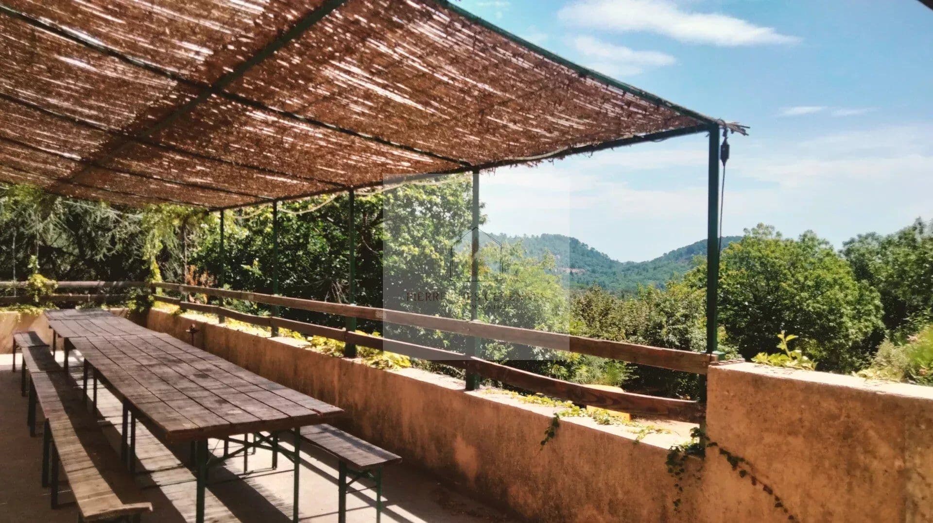 Maison à rénover à Soudorgues 400m²