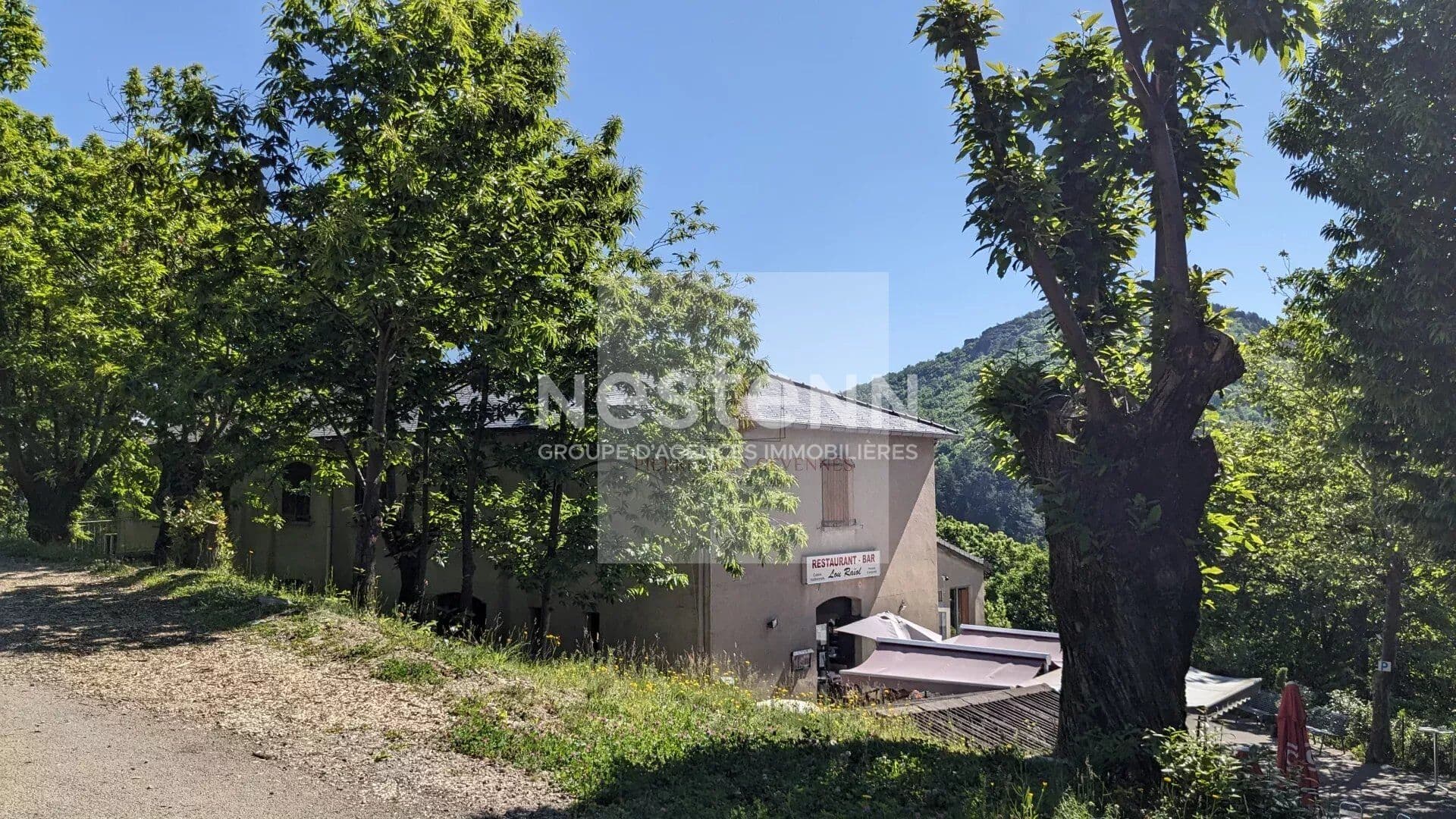 Bien immobilier à rénover à Le Collet-De-DèZe 440m²