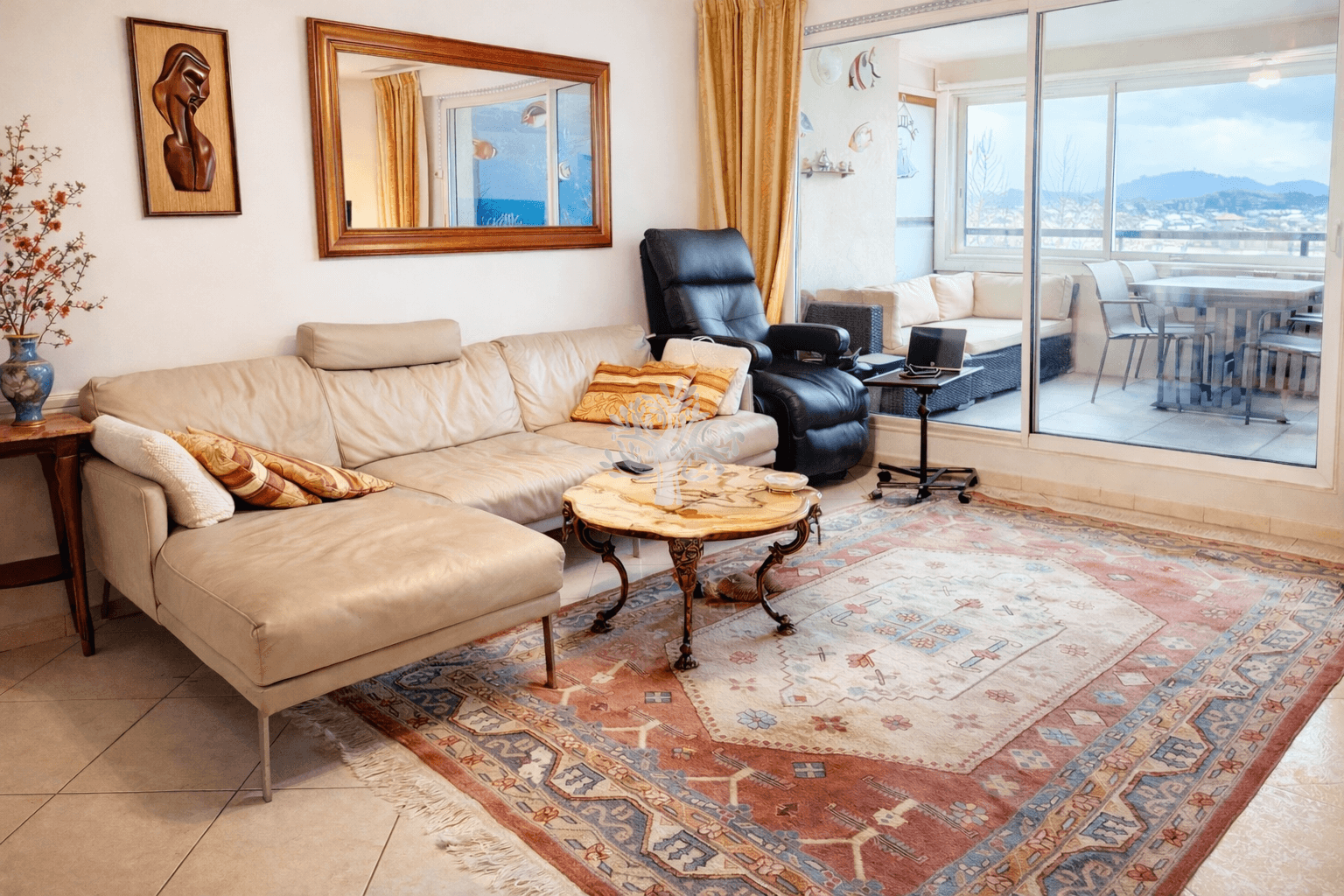 A VENDRE SANARY SUR MER VIAGER 1 TETE 88 ANS DANS UN IMMEUBL