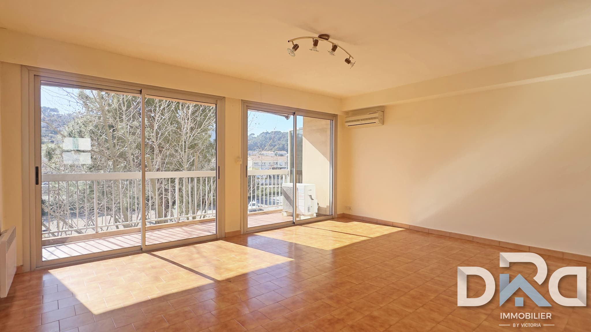 Hyères Appartement T4 avec balcon, garage et ascenseur